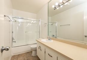 Los Angeles apartment for rent - Bathroom with Bathtub/Shower