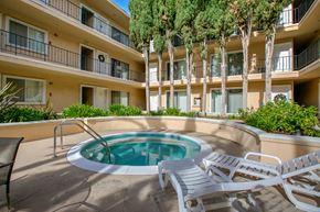 Northridge apartment for rent - Apartment Building in Northridge Jacuzzi