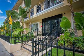 Los Angeles apartment for rent - Apartment Building in Los Angeles Entrance
