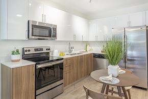 Miami apartment for rent - Fully Equipped Eat-In Kitchen at Alameda West, Miami, 33144