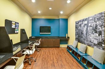 24-Hr business center