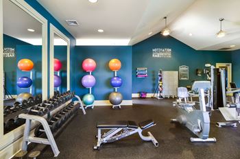 24-Hr state-of-the-art fitness center