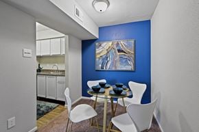 Houston apartment for rent - Model Dining Room 1 at Park of Woodlake in Houston, TX
