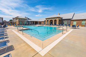 Pensacola apartment for rent - Sparkling Pool at Parkside Grand Apartments in Pensacola, FL
