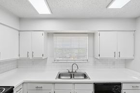 Dallas apartment for rent - Kitchen at Preston Villas in Dallas, TX