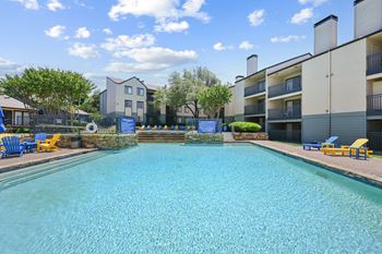 2 Lovely swimming pools