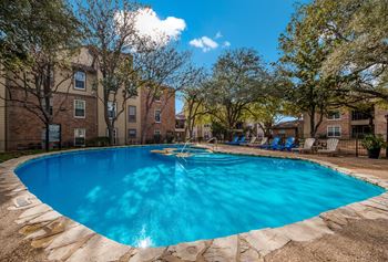 Sparkling pool w/ wi-fi access