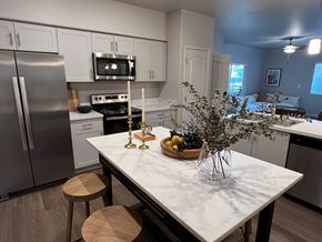 Fresno apartment for rent - Kitchen Island
