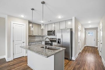 Lebanon townhouse for rent - A modern kitchen with a granite countertop and stainless steel appliances.