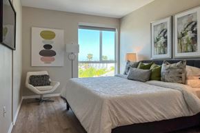 San Diego apartment for rent - a bedroom with a large bed and a window