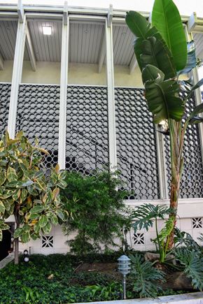 Los Angeles apartment for rent - the facade of a house with a garden in front of it