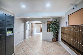 Los Angeles apartment for rent - entrance and mail area at 3824