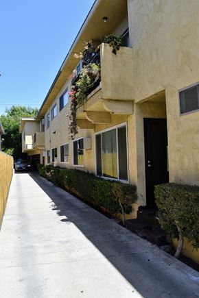 Culver City apartment for rent - an empty sidewalk in front of an apartment building