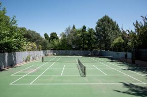 Auburn townhouse for rent - Double sports court at Driftwood Village