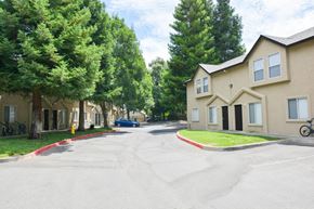 Chico apartment for rent - Hidden Oaks Building