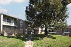 Huntsville apartment for rent - exterior view of Rolling Brook