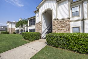 Bossier City apartment for rent - our apartments offer a walkway to the entrance of our building