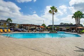 Houston apartment for rent - A large bedroom with walk in closets at Willow Creek Apartments, Texas