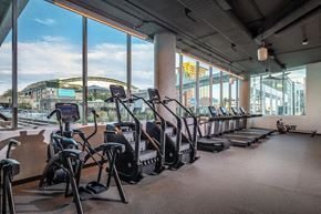 Phoenix apartment for rent - the gym with a view of the gymnasium and stadium