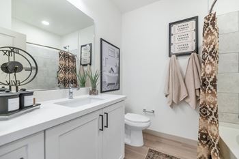 Private main bedrooms with en suite bathroom*