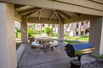 San tropez apartments bbq/ picnic area