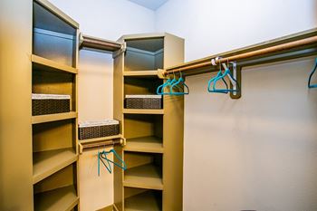 Aliso briar forest apartments closet