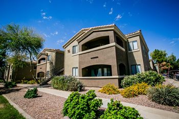Ridgegate apartments beautiful and extensive landscaping