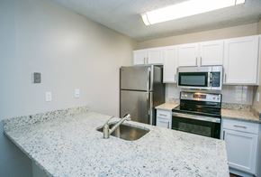 Peachtree Corners apartment for rent - Kitchen with Stainless Steel Appliances at Best Apartments in Gwinnett County