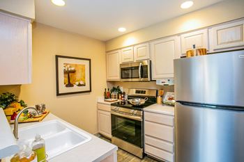 The park apartments all electric kitchen