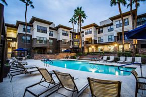Phoenix apartment for rent - Beautiful Swimming Pool at Apartments Near Desert Ridge AZ