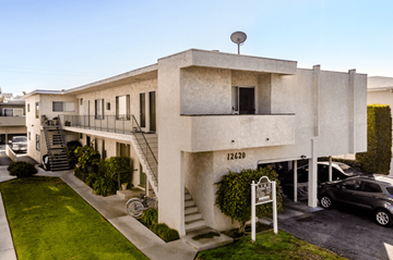 Los Angeles apartment for rent - the building in which the motel is located has a satellite dish on the roof