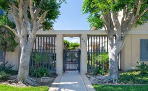 Costa Mesa apartment for rent - Entrance View at Lido Apartments - 241 Avocado St, Costa Mesa, 92627