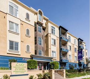 Los Angeles apartment for rent - Front Entrance To The Property at 7393 West Manchester Avenue, California, 90045