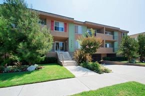 Los Angeles apartment for rent - Courtyard Garden at Lido Apartments - 3130 Bagley Ave, Los Angeles
