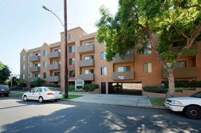 Los Angeles apartment for rent - Reserved Parking at 3745 Glendon Avenue, Los Angeles