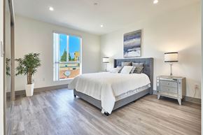 Los Angeles apartment for rent - Spacious Bedroom at 4847 Oakwood Ave. Los Angeles, CA