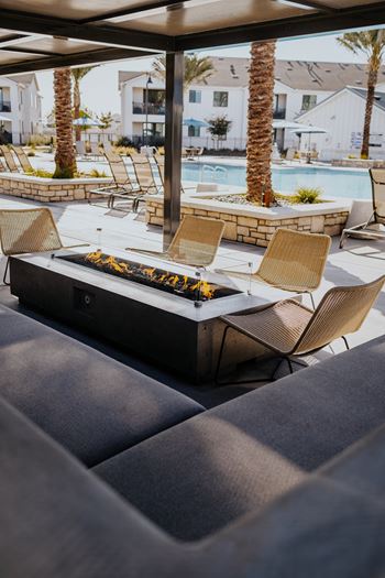 Outdoor firepit
