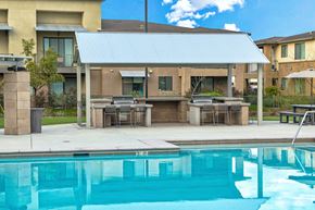 Bakersfield apartment for rent - Park Square BBQ  at Park Square at Seven Oaks, Bakersfield