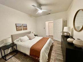 Bakersfield apartment for rent - a bedroom with a bed and a ceiling fan  at Polo Villas, Bakersfield