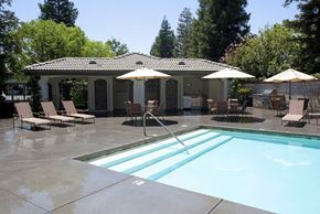 Bakersfield apartment for rent - Villa Mondavi Pool Area with Spa, BBQ and Outdoor Refrigerator at Villa Mondavi, Bakersfield, California