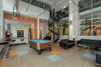 Clubhouse & coffee bar