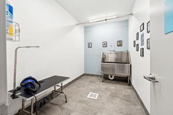 A room with a table, a bench, and a machine