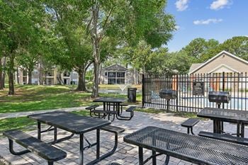 Pool side picnic area