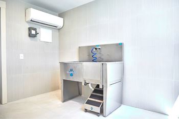 A clean, empty room with a uv light box and a wall-mounted air conditioner.