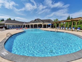 Resortstyle swimming pool with clubhouse and pergola