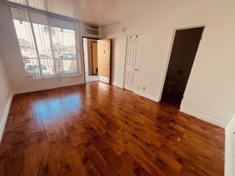 Floor plan for studio, 1 bath, 240 sqft