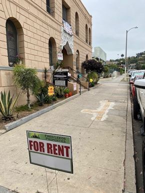 Los Angeles apartment for rent - A sign for a property for rent is displayed on a sidewalk.