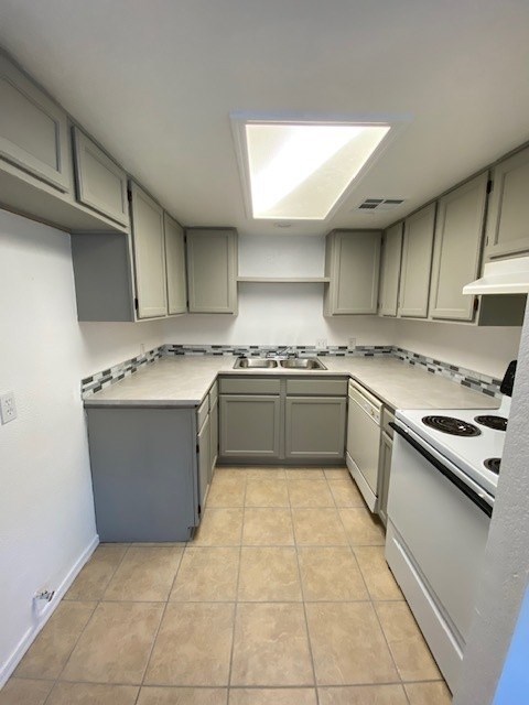 Floor plan for 2 beds, 2 baths