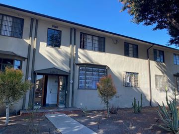 Los Angeles apartment for rent - A building with the number 4043 on the front door.