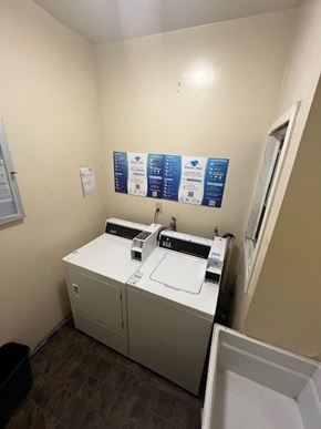 Los Angeles apartment for rent - A small room with a washing machine and a dryer.
